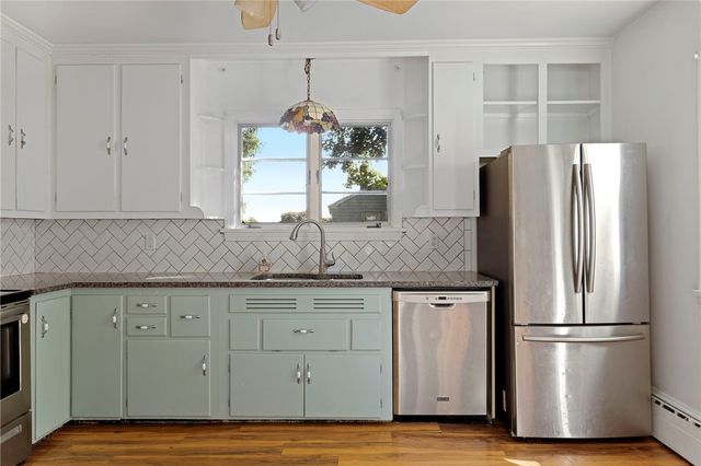 16 Garden Street, Portsmouth, RI 02871