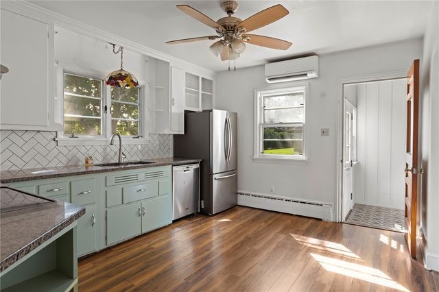 16 Garden Street, Portsmouth, RI 02871