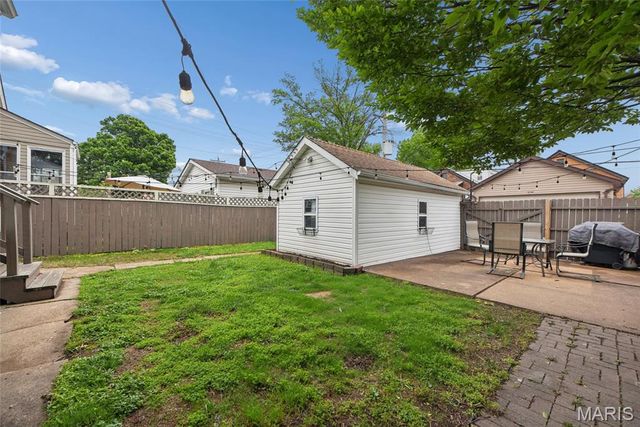 5746 Pernod Avenue, St Louis, MO 63139