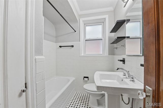 5746 Pernod Avenue, St Louis, MO 63139