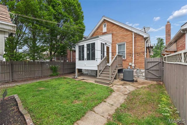 5746 Pernod Avenue, St Louis, MO 63139