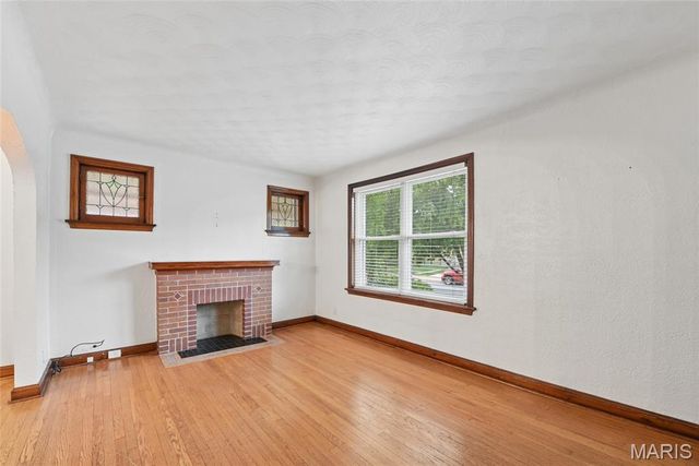 5746 Pernod Avenue, St Louis, MO 63139