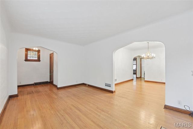 5746 Pernod Avenue, St Louis, MO 63139