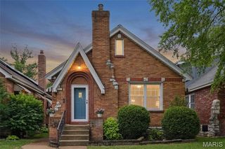 5746 Pernod Avenue, St Louis, MO 63139
