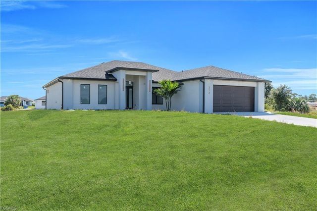 312 PEMBROKE STREET, Lehigh Acres, FL 33974