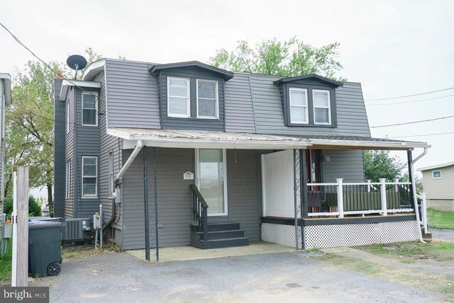 950 W MAIN ST, New Holland, PA 17557