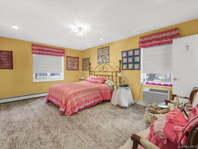25 Canterbury Road 1M, Great Neck, NY 11021
