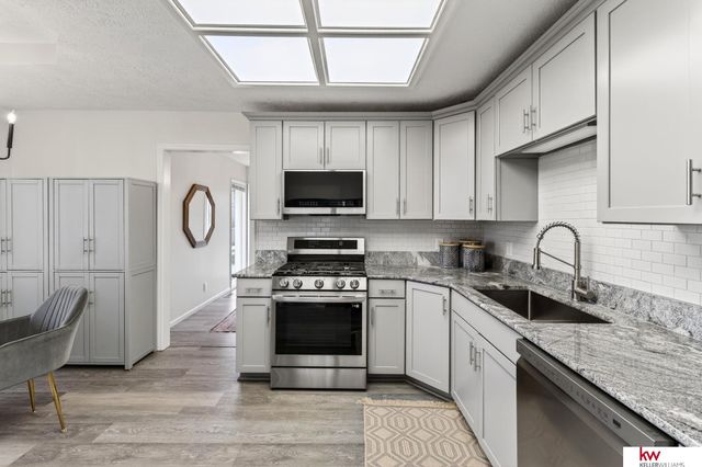 1609 Madison Circle, Papillion, NE 68046