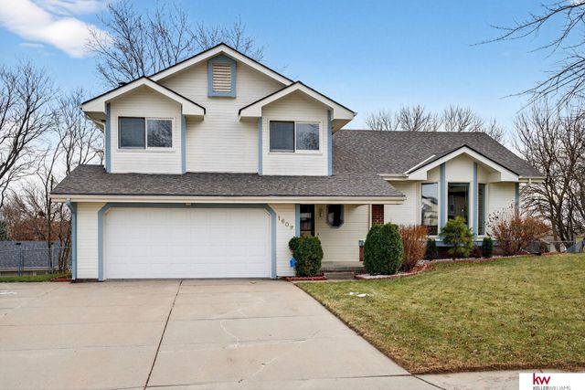 1609 Madison Circle, Papillion, NE 68046
