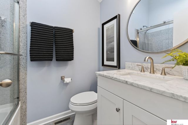 1609 Madison Circle, Papillion, NE 68046