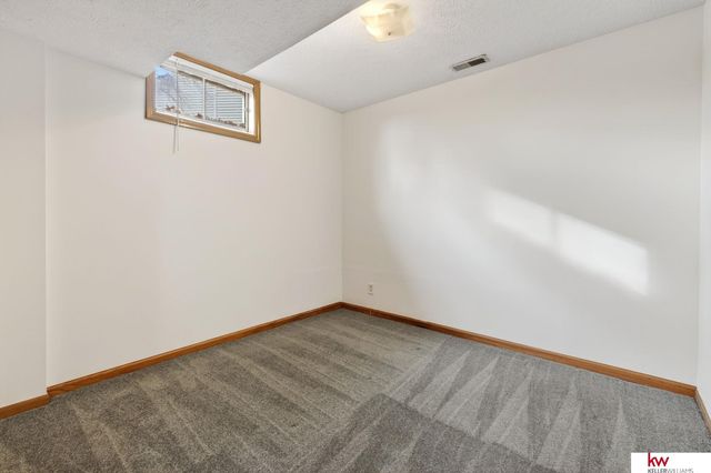 1609 Madison Circle, Papillion, NE 68046