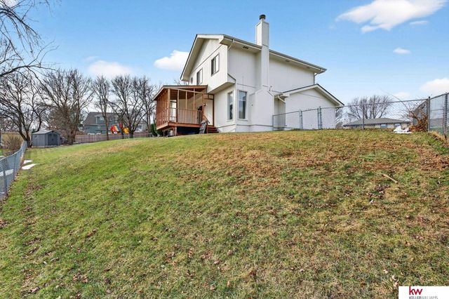 1609 Madison Circle, Papillion, NE 68046