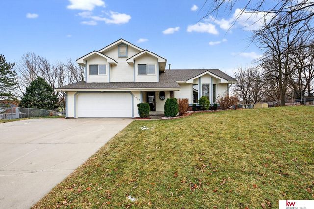 1609 Madison Circle, Papillion, NE 68046