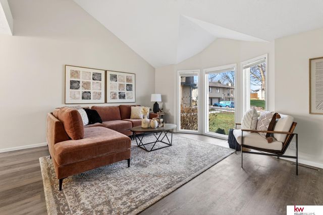 1609 Madison Circle, Papillion, NE 68046