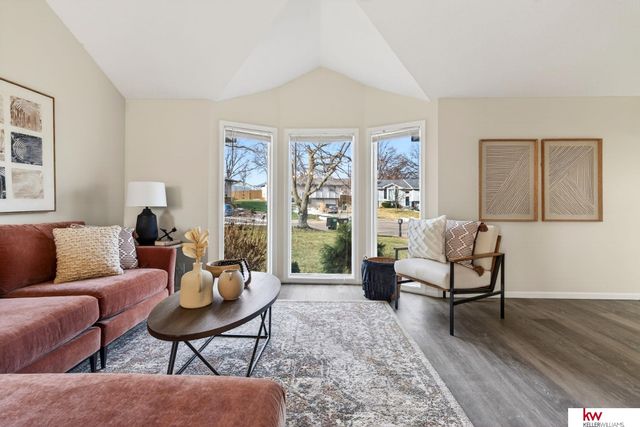 1609 Madison Circle, Papillion, NE 68046