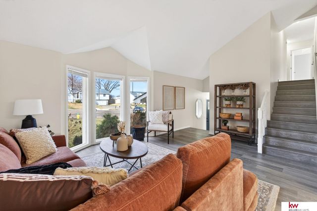 1609 Madison Circle, Papillion, NE 68046