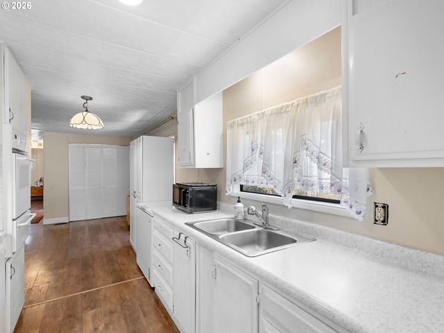 11450 Sw ROYAL VILLA Dr, Portland, OR 97224