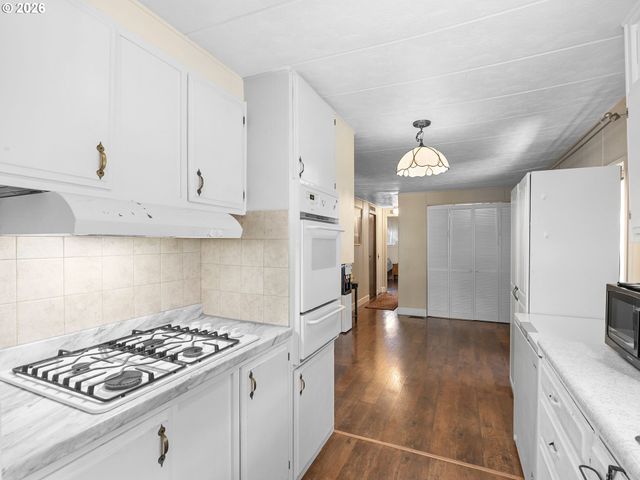 11450 Sw ROYAL VILLA Dr, Portland, OR 97224