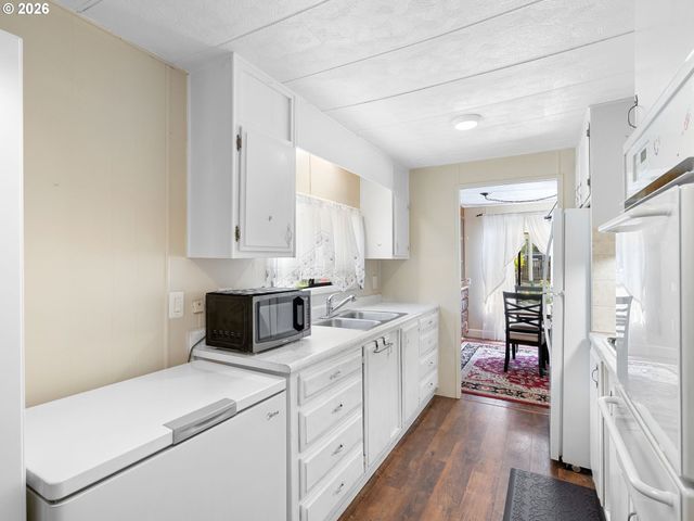 11450 Sw ROYAL VILLA Dr, Portland, OR 97224