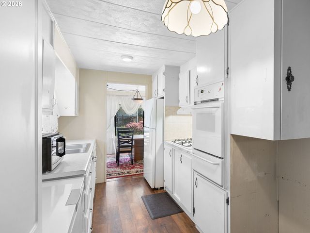 11450 Sw ROYAL VILLA Dr, Portland, OR 97224