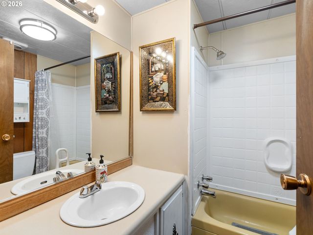 11450 Sw ROYAL VILLA Dr, Portland, OR 97224