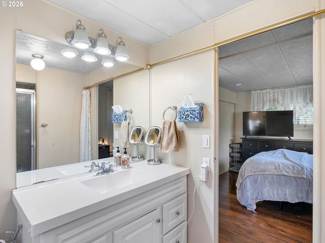 11450 Sw ROYAL VILLA Dr, Portland, OR 97224