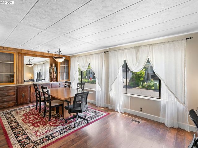 11450 Sw ROYAL VILLA Dr, Portland, OR 97224