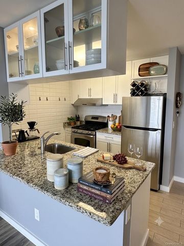 40-26 College Point Boulevard 18D, Flushing, NY 11354