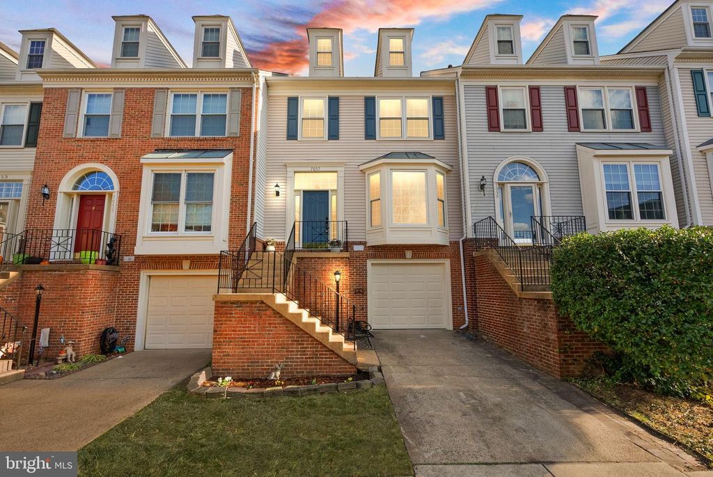 7057 KINGS MANOR DR, Alexandria, VA 22315
