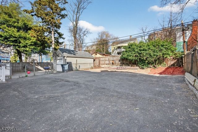 182 N Maple Ave, East Orange City, NJ 07017