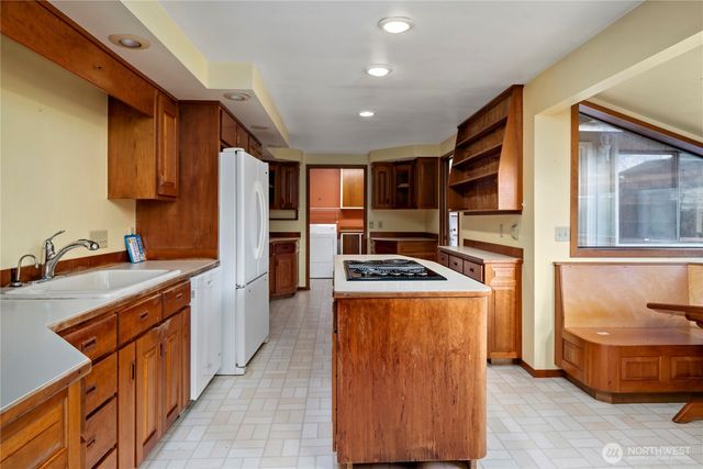 716 Heller Road, Oak Harbor, WA 98277