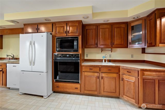 716 Heller Road, Oak Harbor, WA 98277