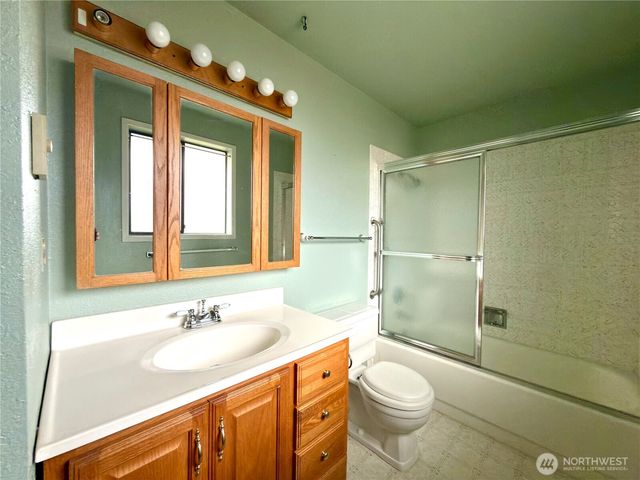 716 Heller Road, Oak Harbor, WA 98277