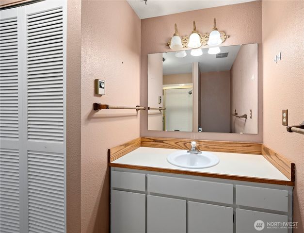 716 Heller Road, Oak Harbor, WA 98277