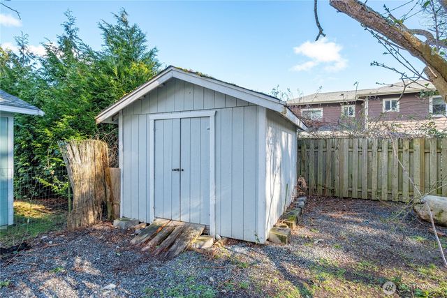 716 Heller Road, Oak Harbor, WA 98277