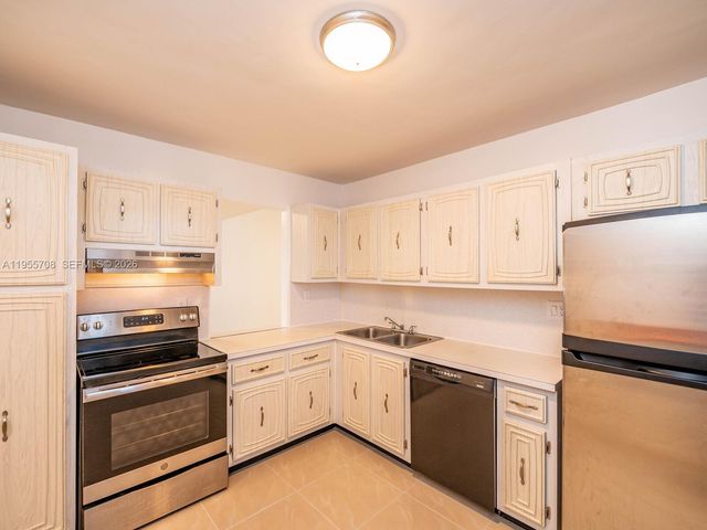 8161 SW 24th Ct 202, Davie, FL 33324