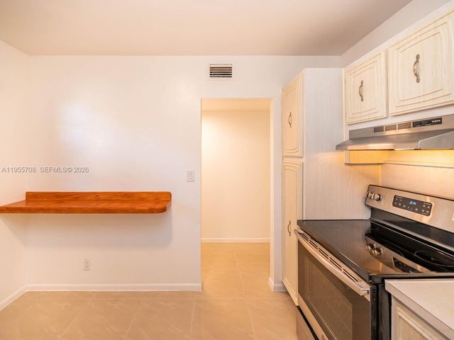 8161 SW 24th Ct 202, Davie, FL 33324