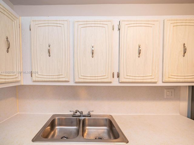 8161 SW 24th Ct 202, Davie, FL 33324