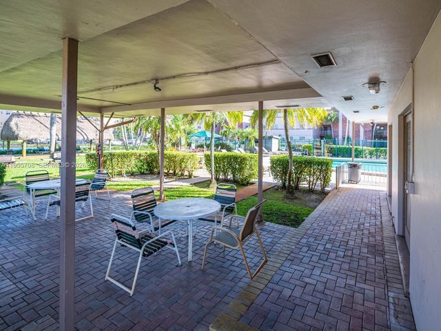 8161 SW 24th Ct 202, Davie, FL 33324