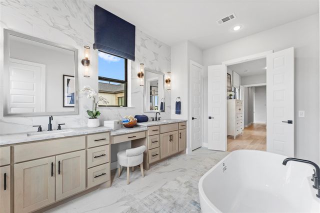 2001 Whispering Oaks Lane, Waller, TX 77484