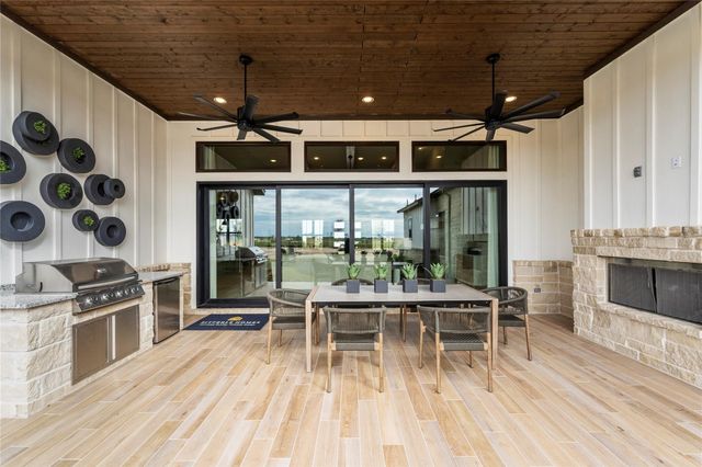 2001 Whispering Oaks Lane, Waller, TX 77484