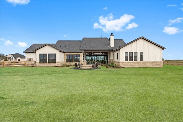 2001 Whispering Oaks Lane, Waller, TX 77484