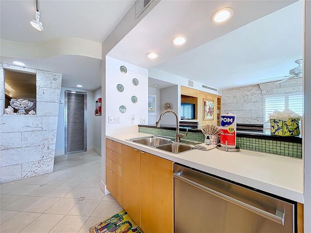 7480 BAYSHORE DRIVE 401, Treasure Island, FL 33706