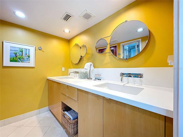 7480 BAYSHORE DRIVE 401, Treasure Island, FL 33706