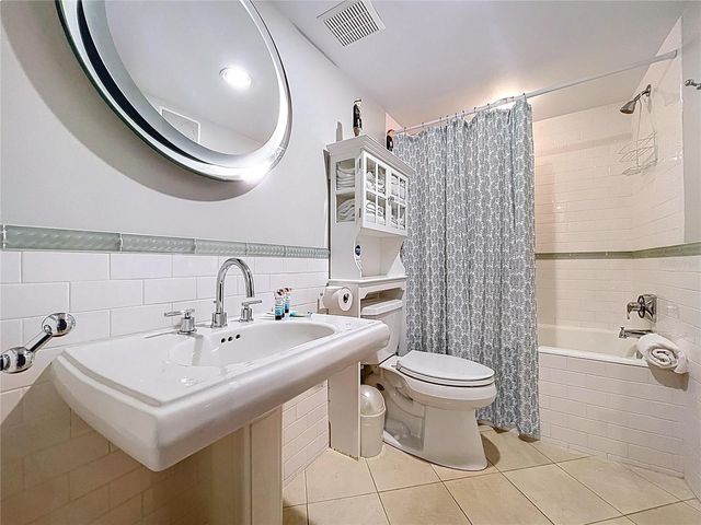 7480 BAYSHORE DRIVE 401, Treasure Island, FL 33706