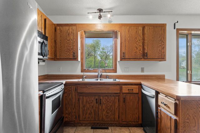722 Parkview Lane N, Champlin, MN 55316