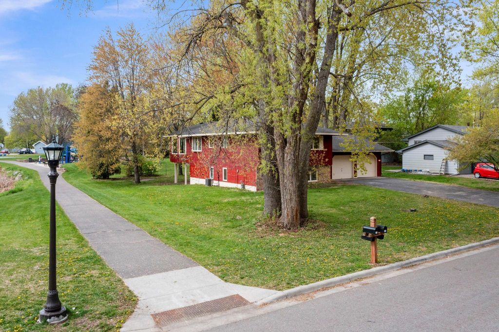 722 Parkview Lane N, Champlin, MN 55316