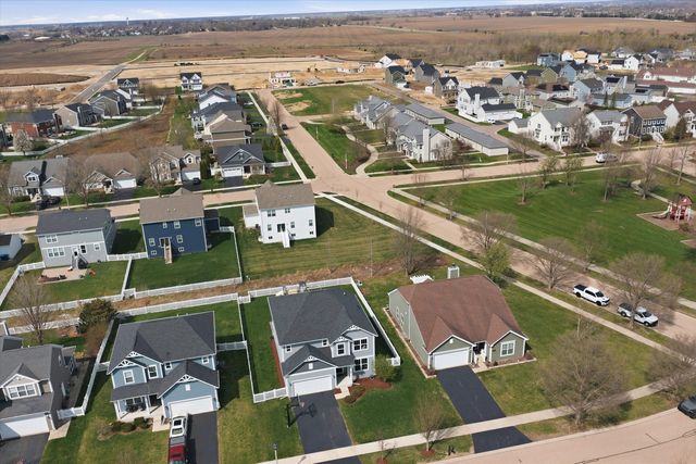 247 Carole Street, Sugar Grove, IL 60554