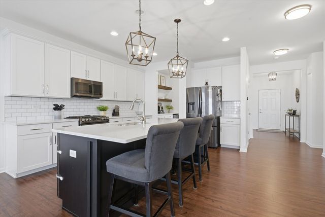 247 Carole Street, Sugar Grove, IL 60554