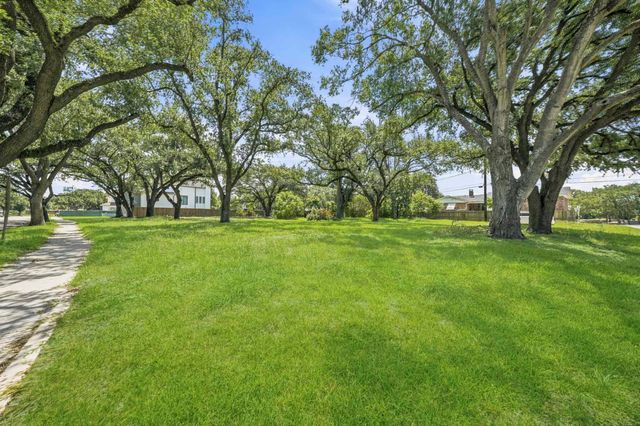4827 Braesvalley Drive, Houston, TX 77096
